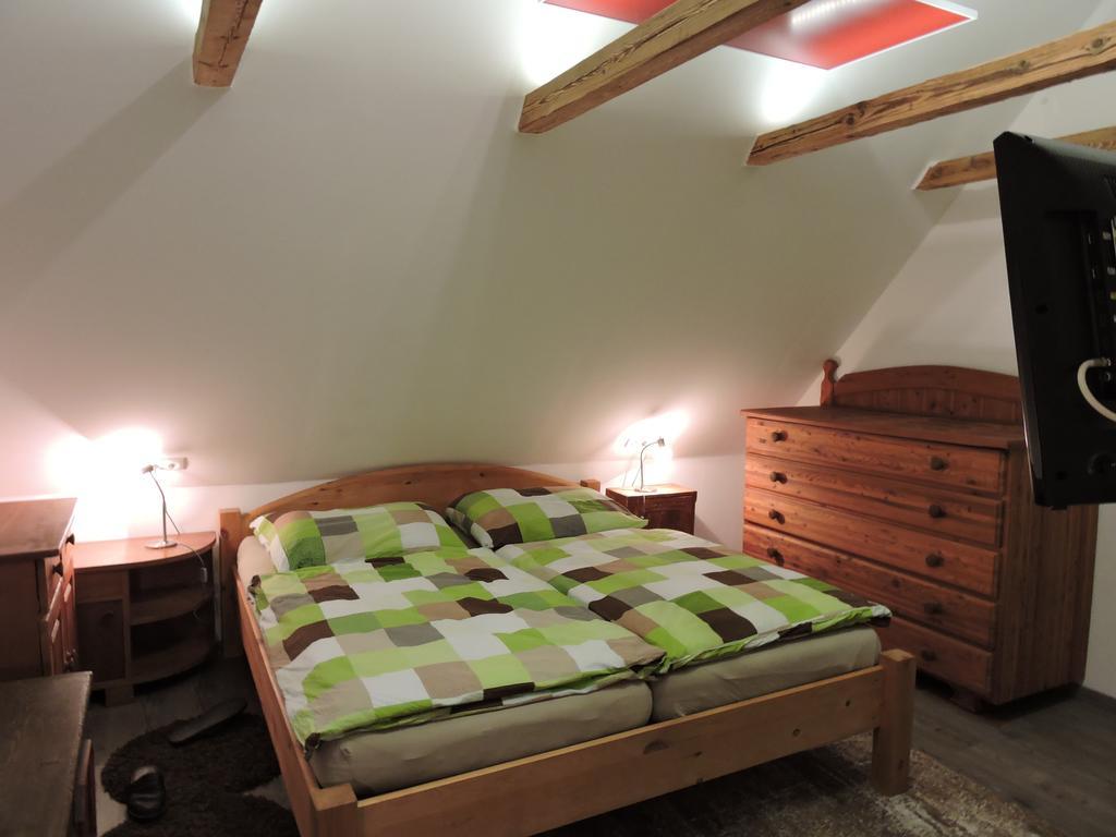 Gregor'S Ferienhaus Im Wald Edelschrott Luaran gambar