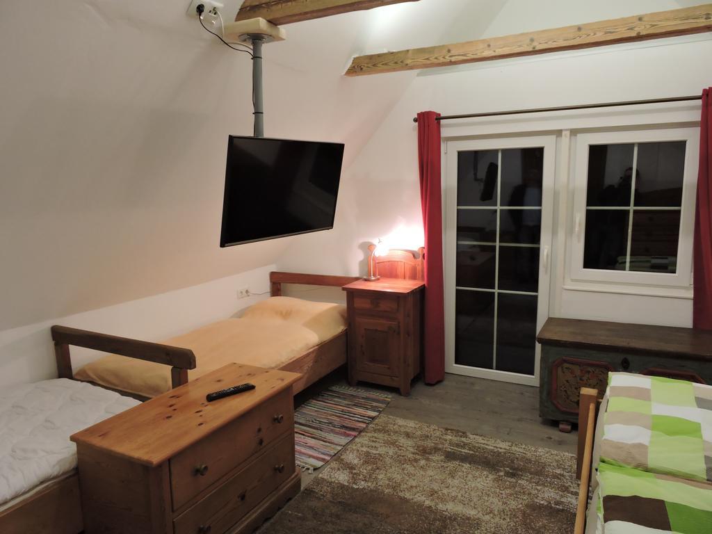 Gregor'S Ferienhaus Im Wald Edelschrott Luaran gambar